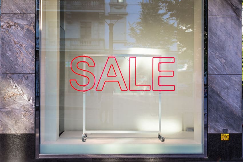 shopping display showing sale banner