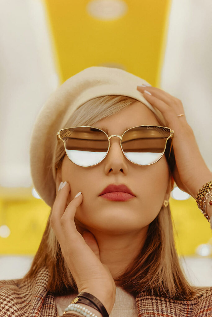 a stylish blonde woman using sunglasses