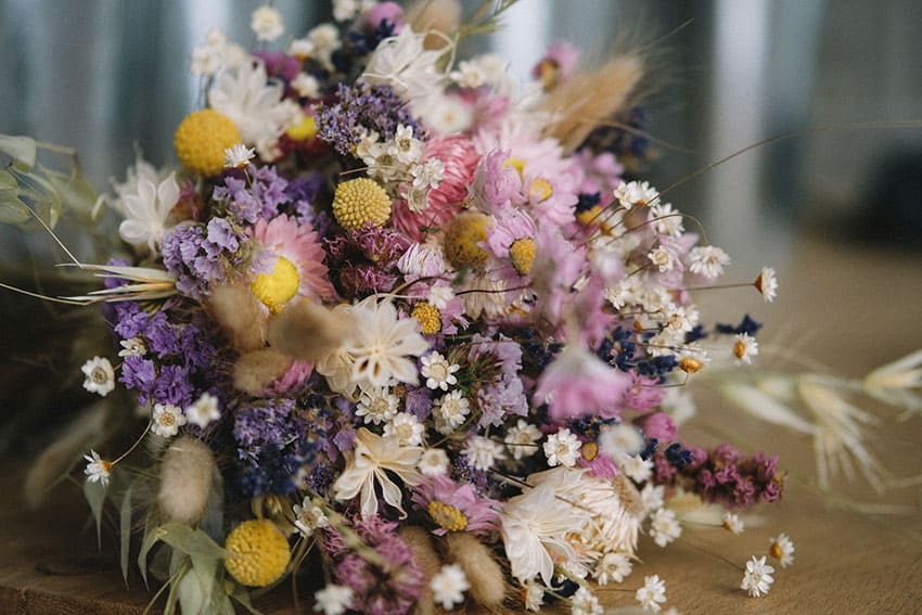 a bouquet of dry flowers and plants